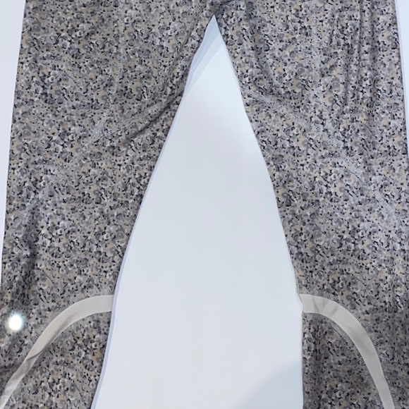 Lululemon 3/4 length Gray Patterned Leggings - Picture 2 of 4